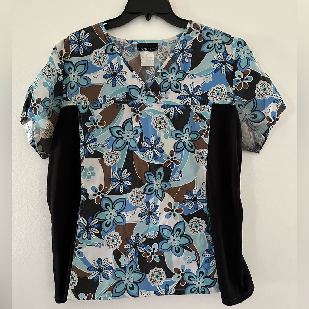 Cherokee flexibles women scrub top